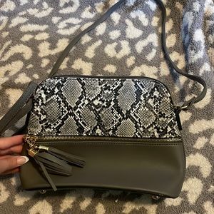 Snakeskin Crossbody Purse- Gray